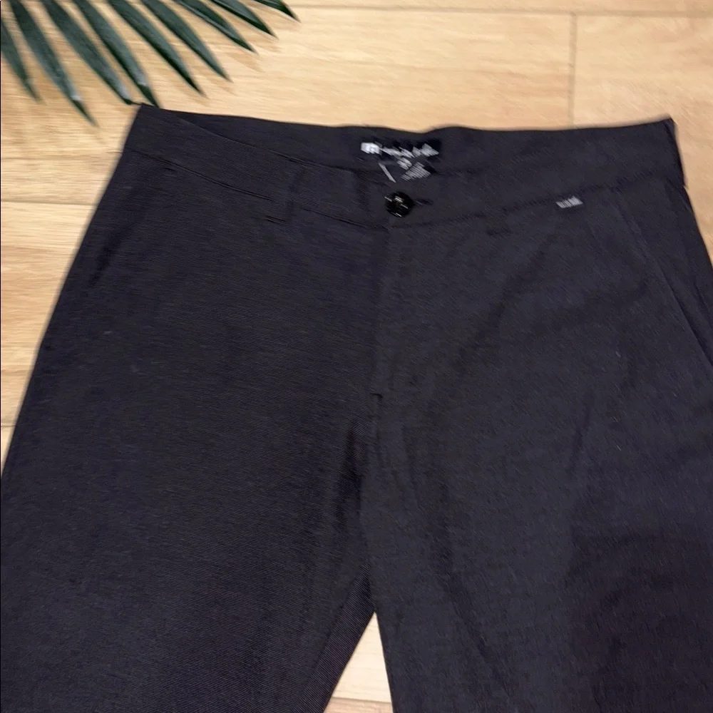 Travis Mathew Black Flat Front Men Shorts SIZE 33 - Picture 3 of 5